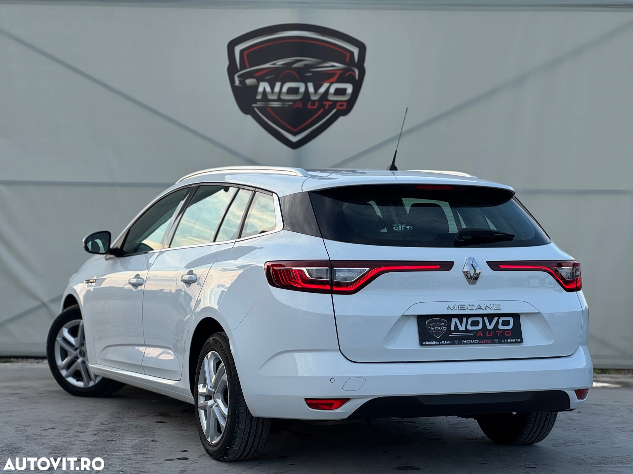 Renault Megane Grandtour TCe 140 GPF BUSINESS EDITION - 4