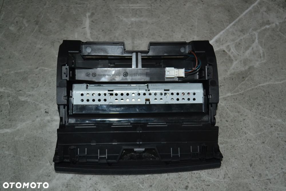 MERCEDES W204 WYŚWIETLACZ EKRAN RADIA NAWIGACJI 2046801231 - 3