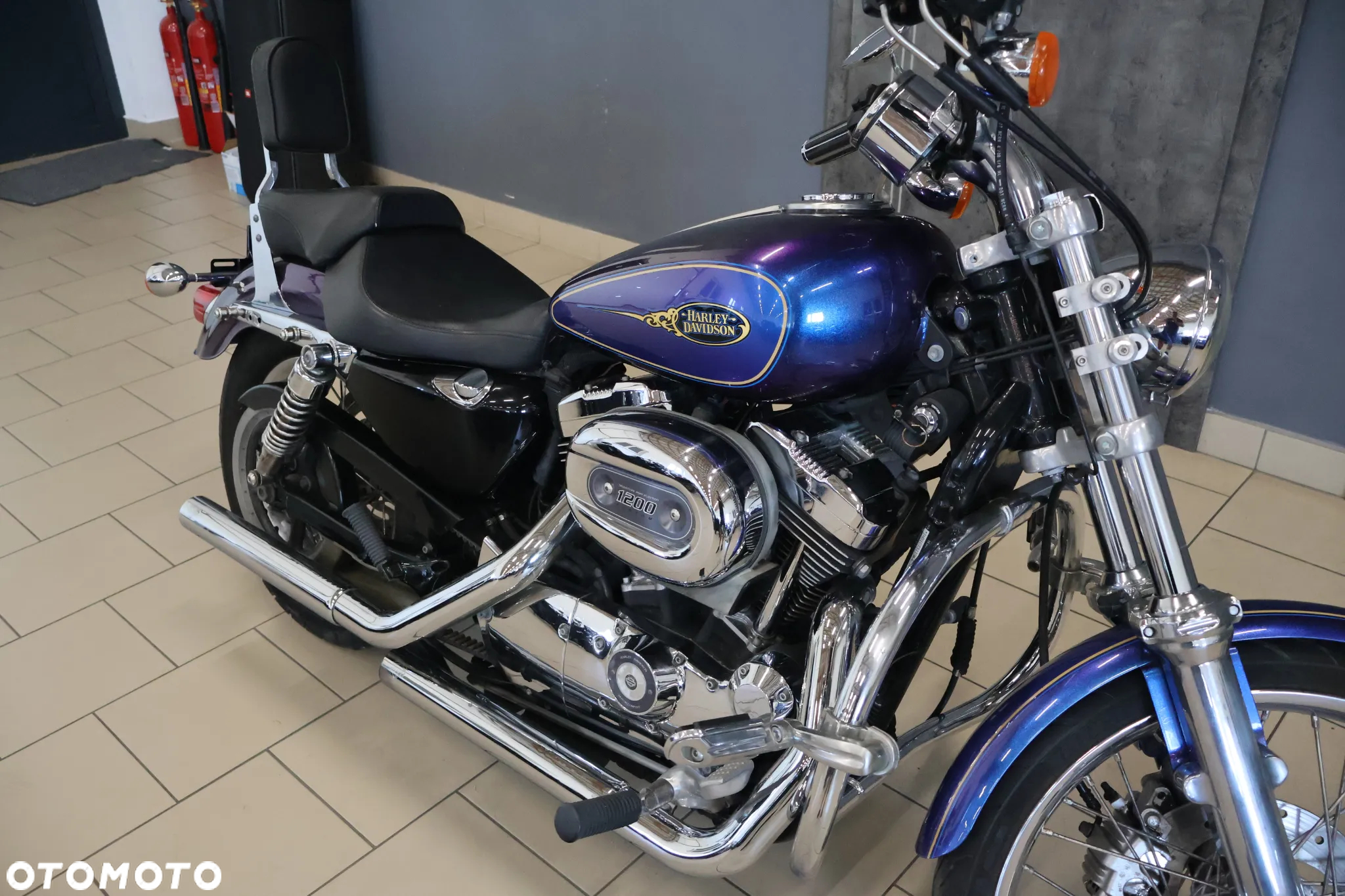 Harley-Davidson Sportster Custom 1200C - 12