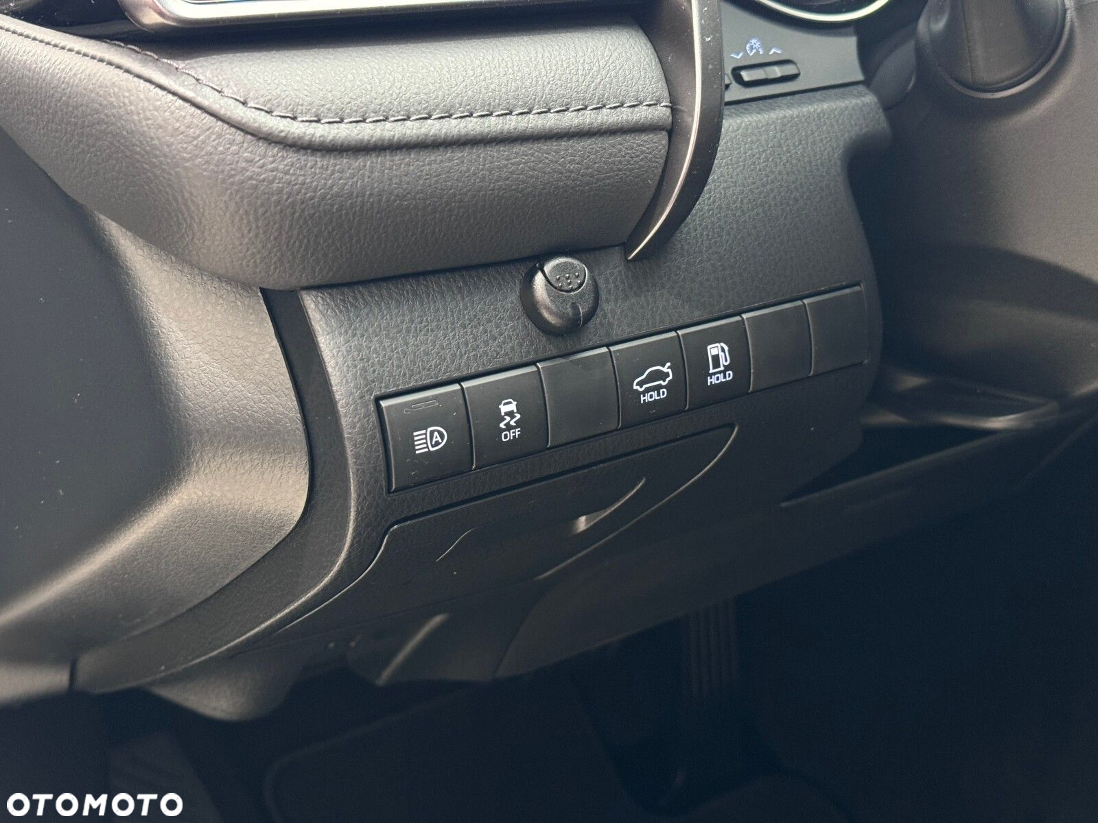 Toyota Camry - 21