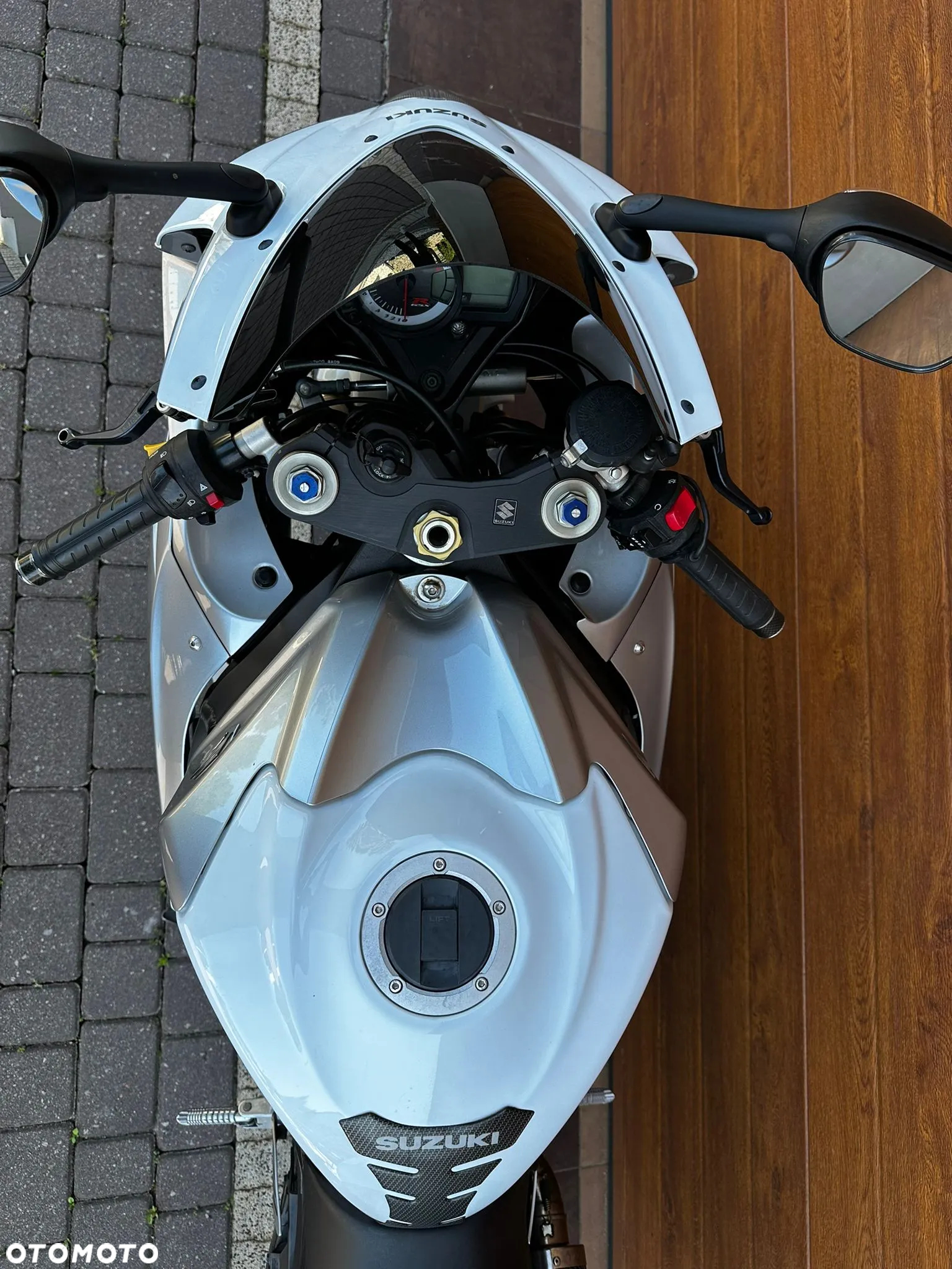 Suzuki GSX-R - 15