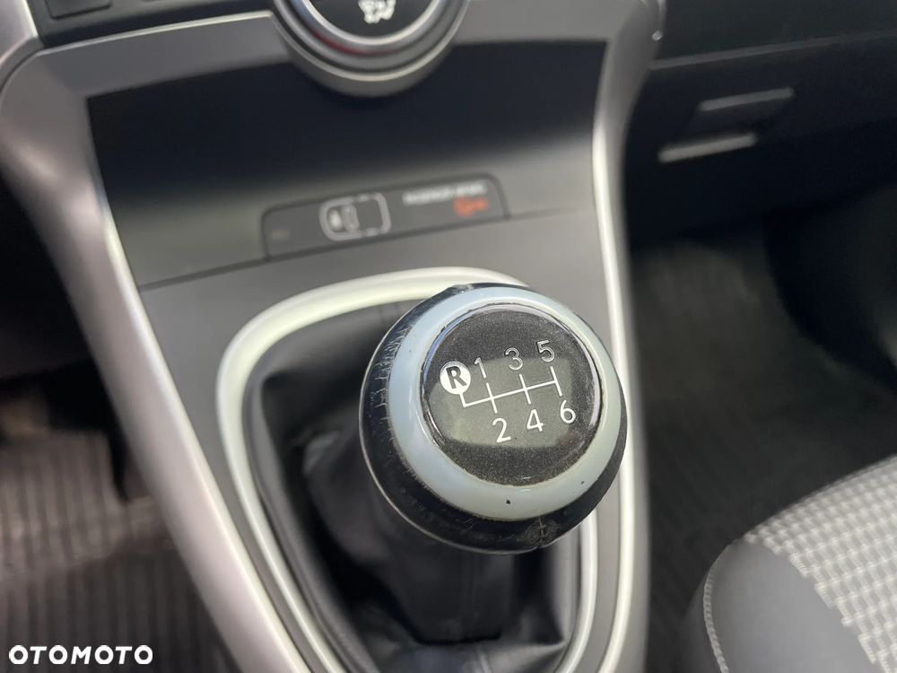 Toyota Verso 1.6 D-4D Prestige - 18