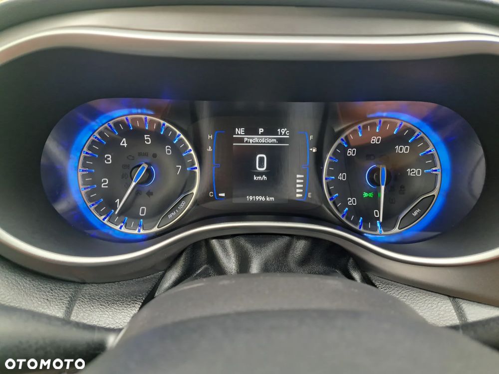 Chrysler Pacifica - 10