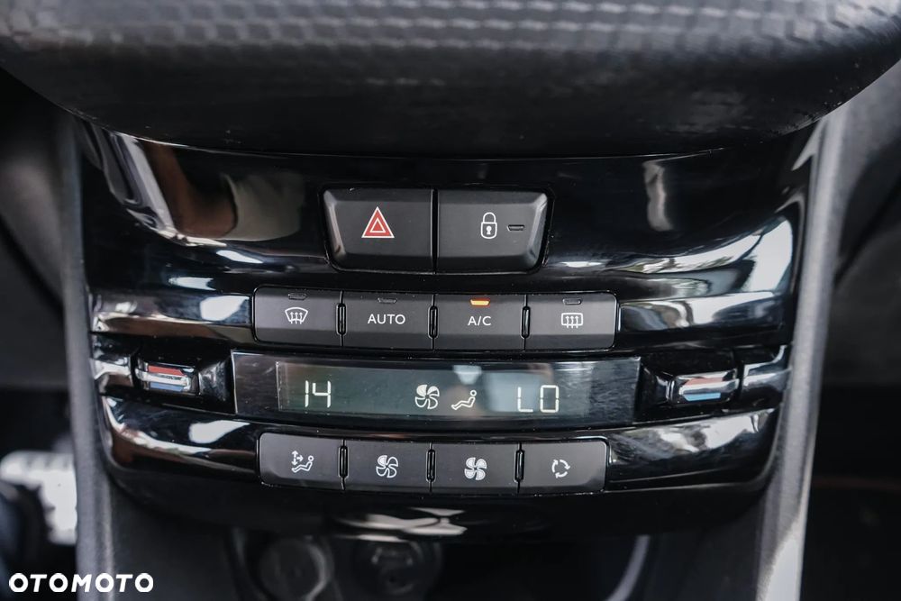 Peugeot 2008 PureTech 130 Stop&Start EAT6 Allure - 29