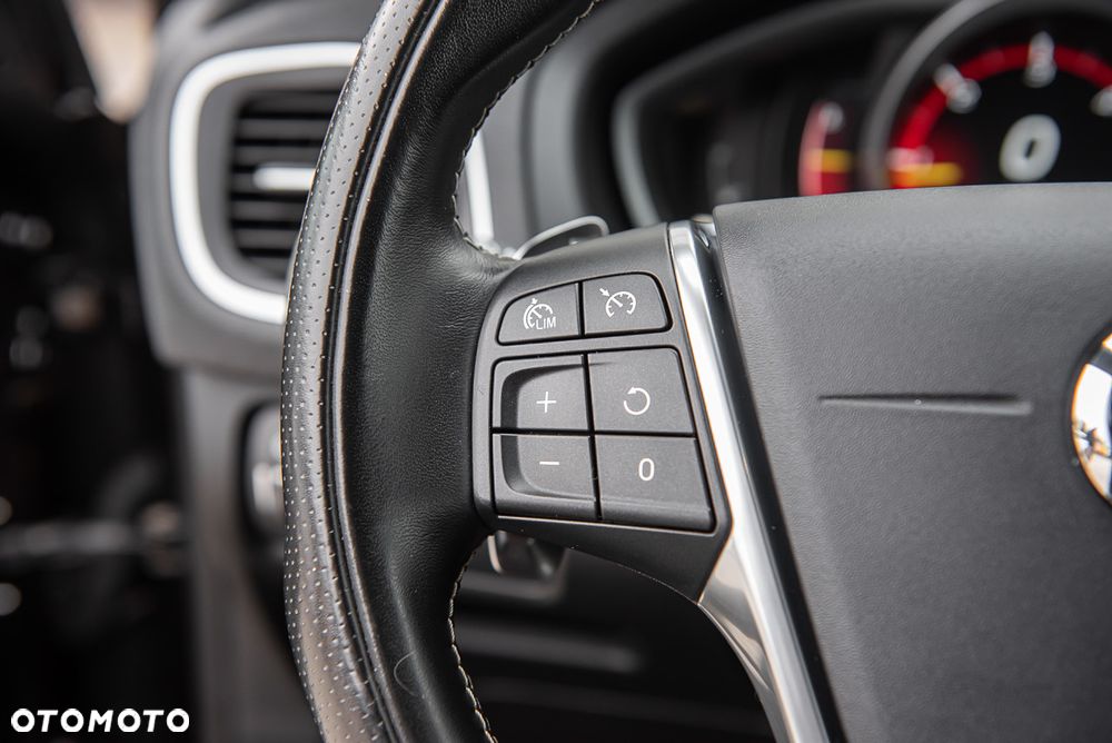 Volvo V40 D3 Geartronic RDesign - 22