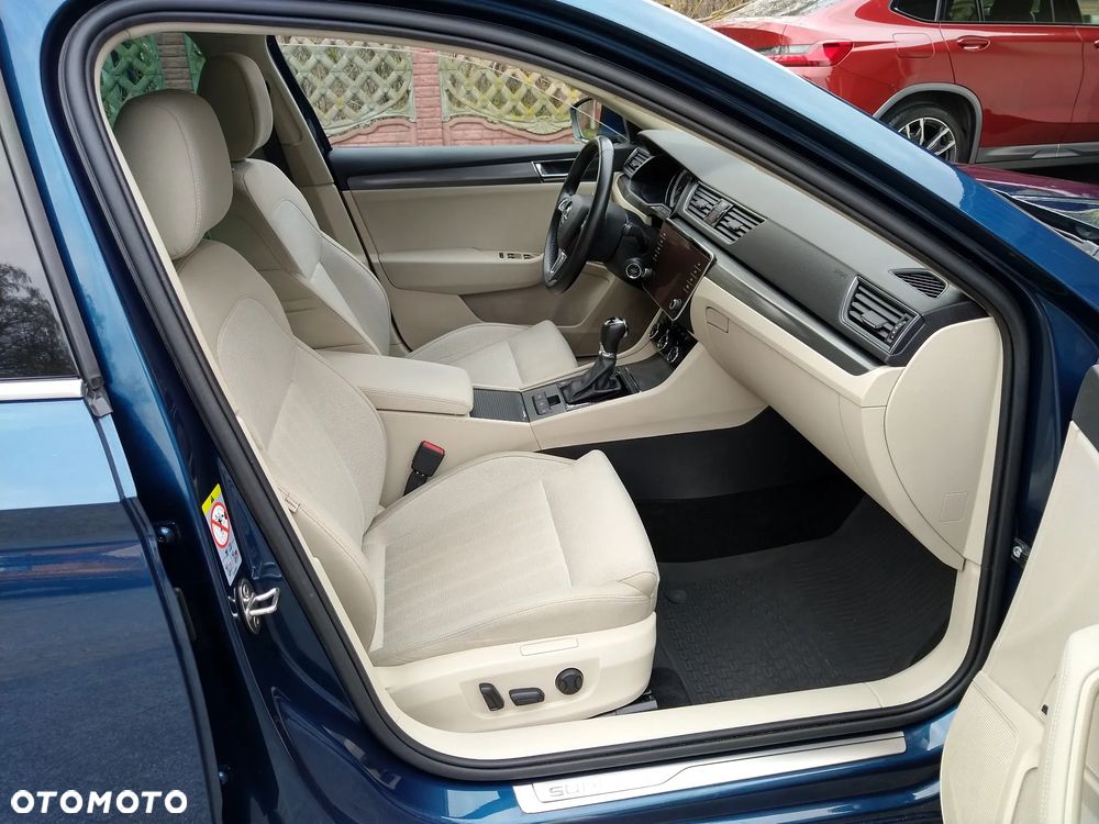 Skoda Superb 2.0 TDI SCR Style DSG - 2