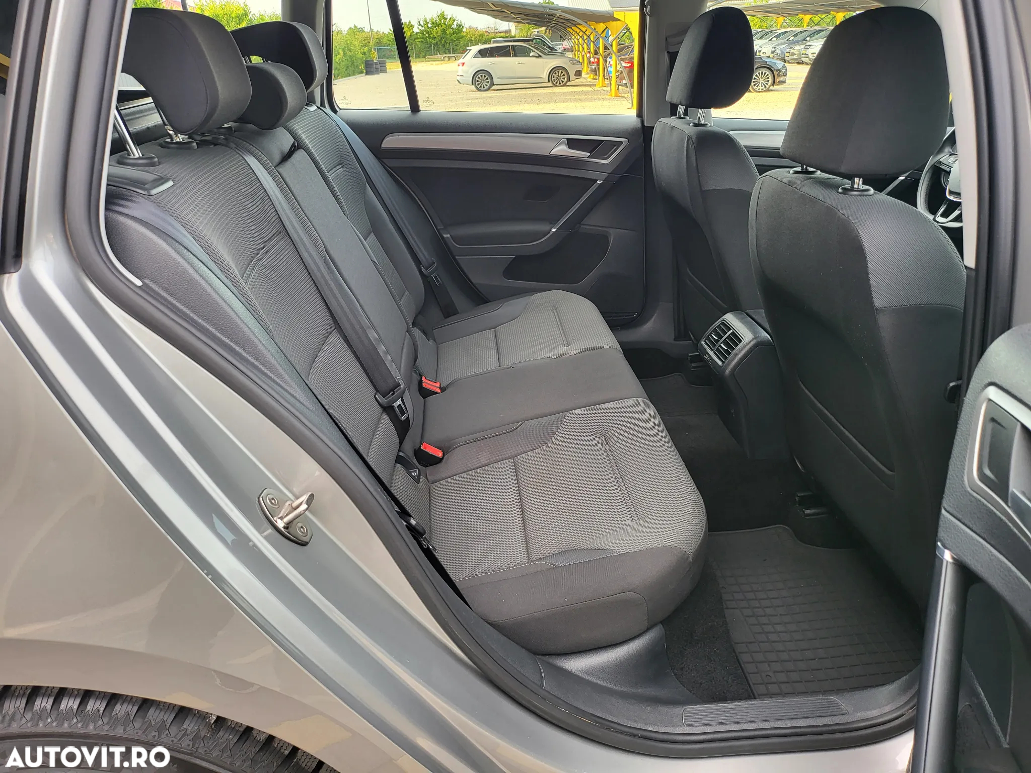 Volkswagen Golf 1.6 TDI BMT Comfortline - 13