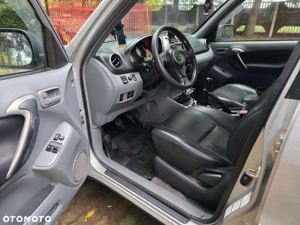Toyota RAV4 - 8