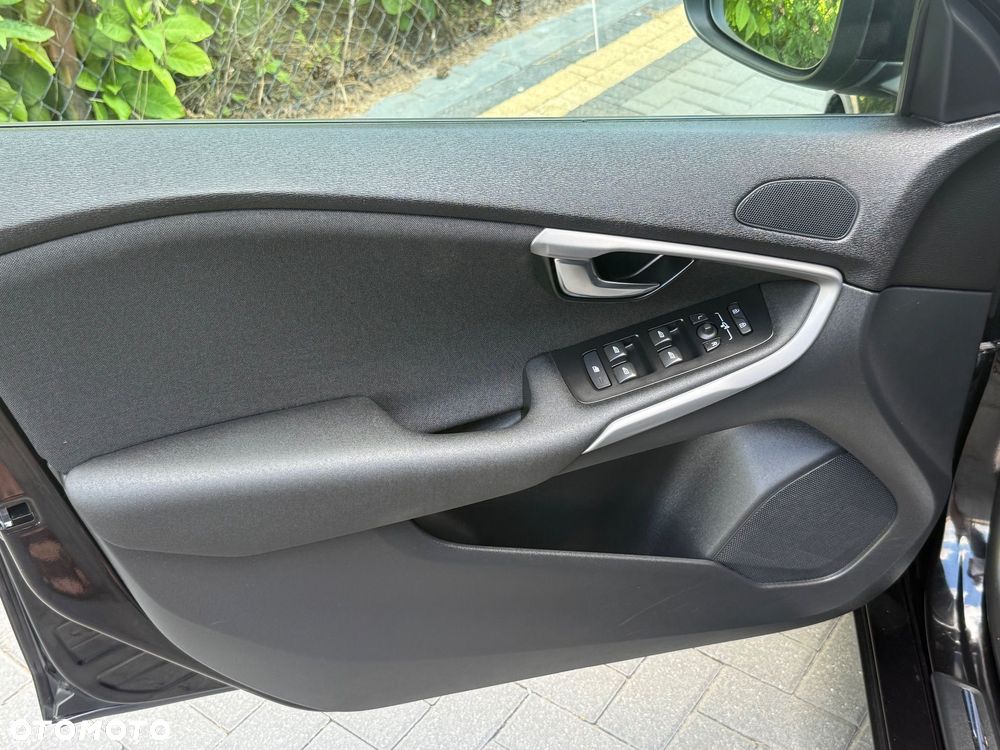 Volvo V40 - 24