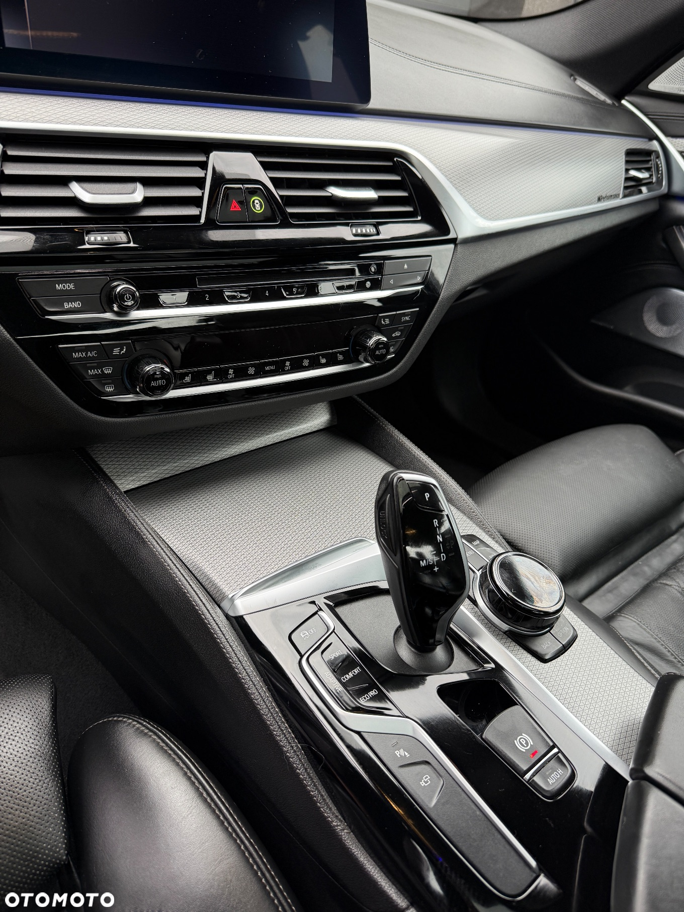 BMW Seria 5 M550i xDrive sport - 16