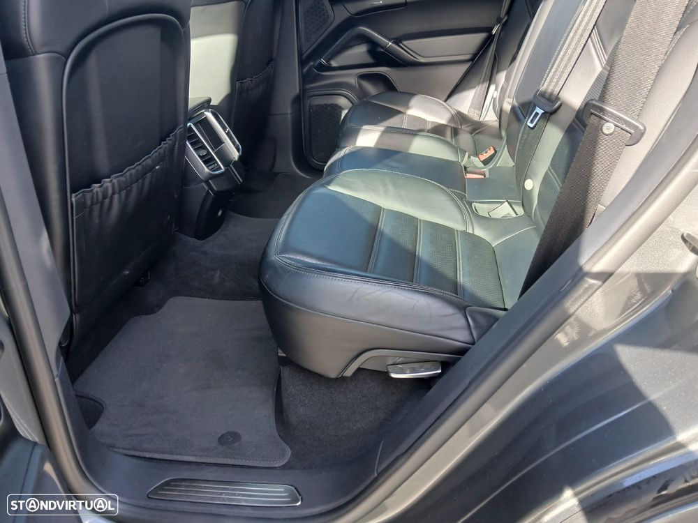 Porsche Cayenne GTS - 9