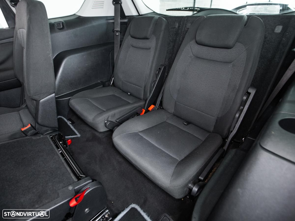Ford S-Max - 11