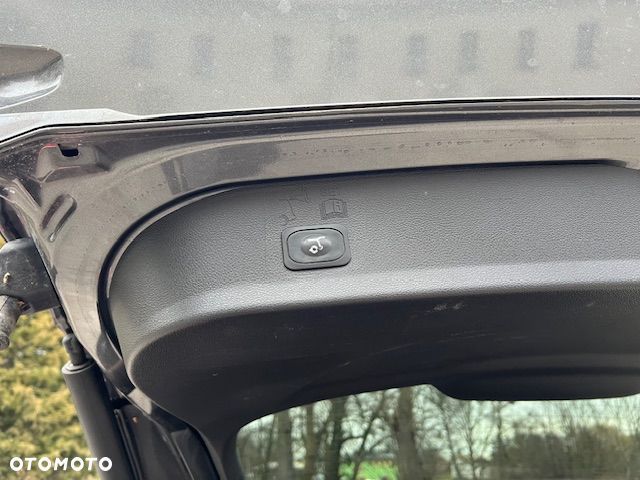 Ford Kuga 1.5 EcoBoost 2x4 ST-Line - 24