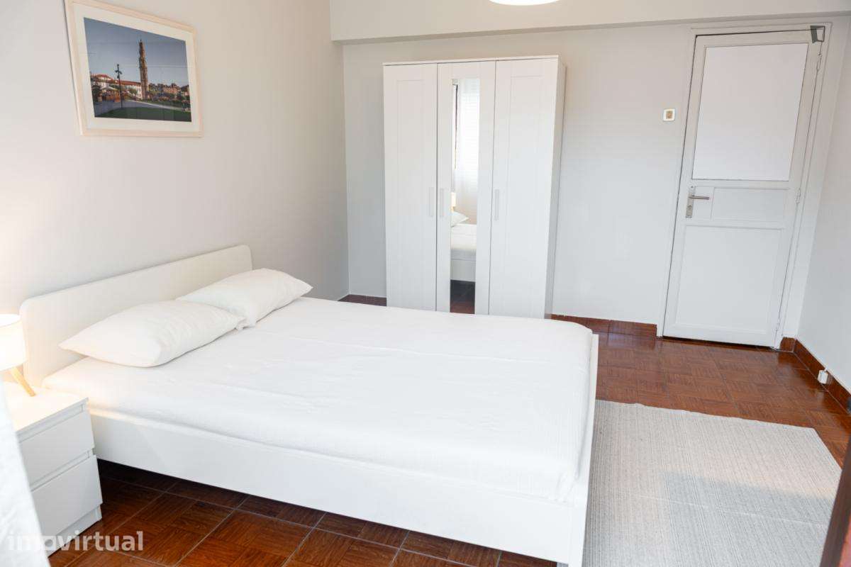 Quarto - localizado em Santa Marinha Porto - Grande imagem: 4/18