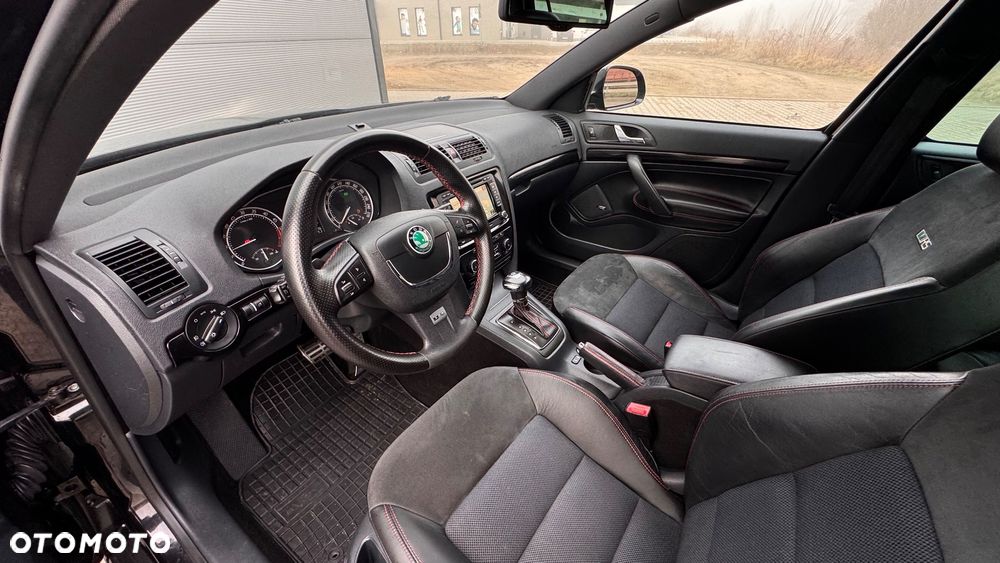 Skoda Octavia 2.0 TDI DPF DSG RS - 27