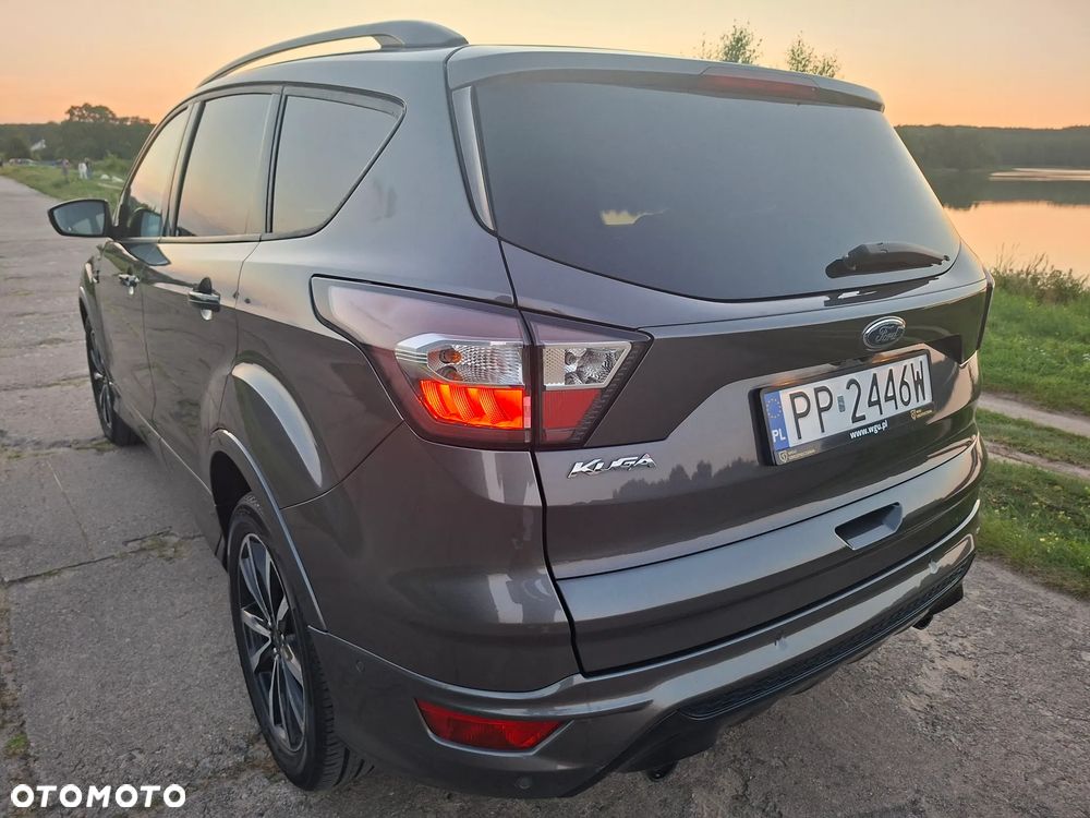 Ford Kuga 2.0 TDCi 2x4 ST-Line - 6