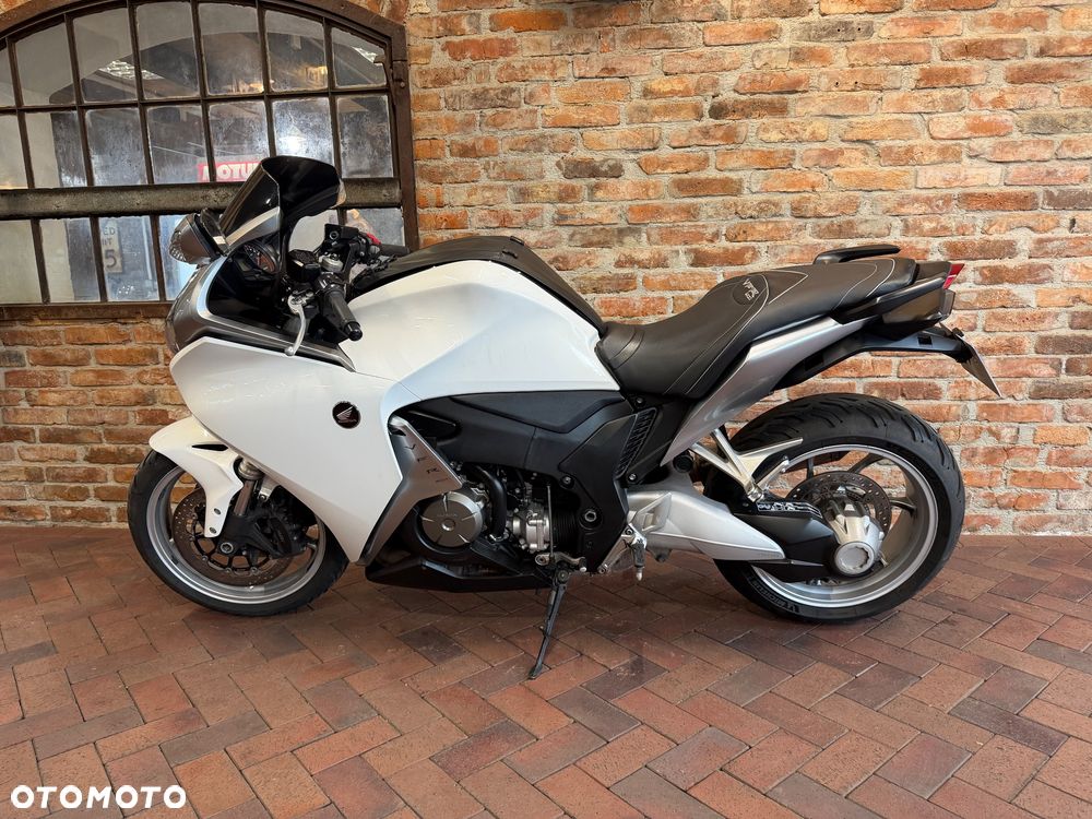 Honda VFR - 2