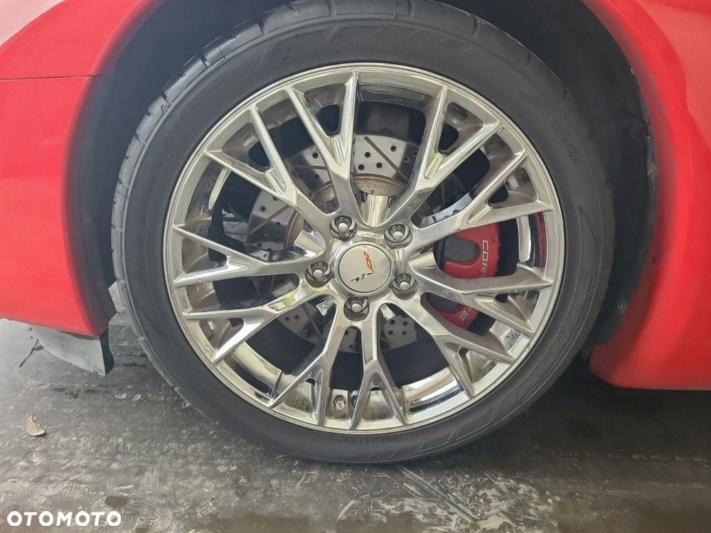 Chevrolet Corvette - 13