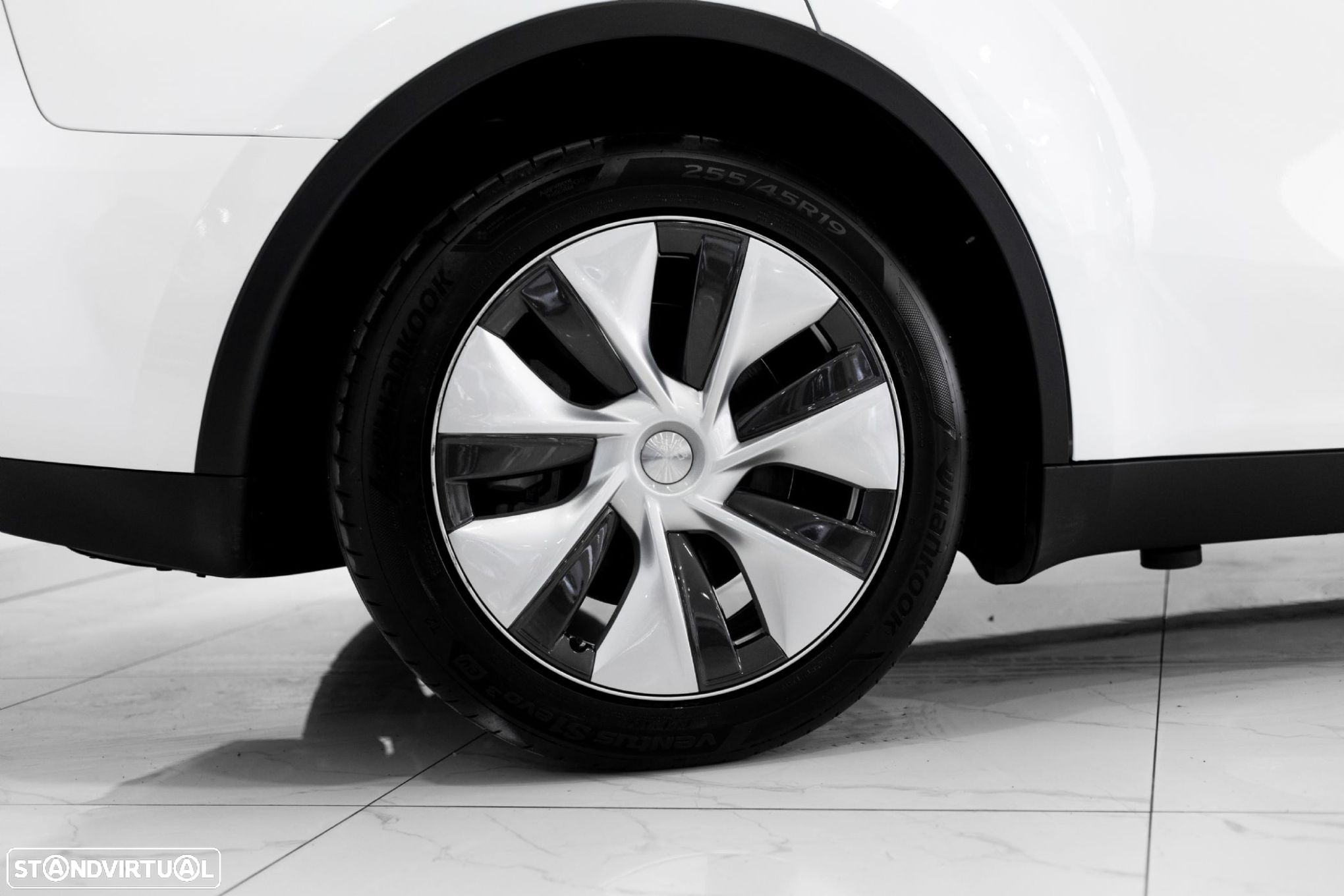 Tesla Model Y Long Range Tração Integral - 17