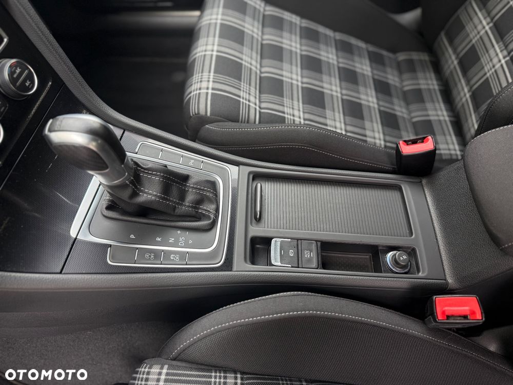 Volkswagen Golf - 17