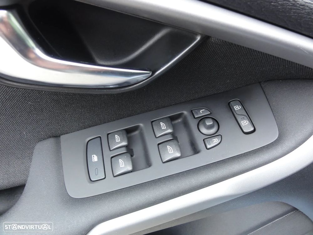 Volvo V40 D2 Momentum - 10