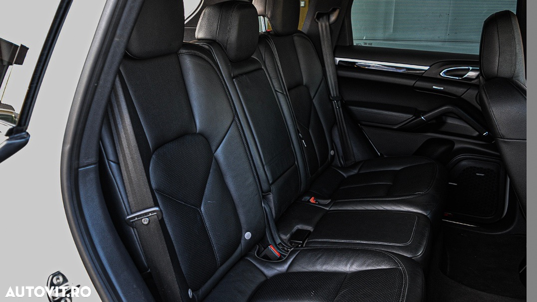 Porsche Cayenne 3.0 L - 31