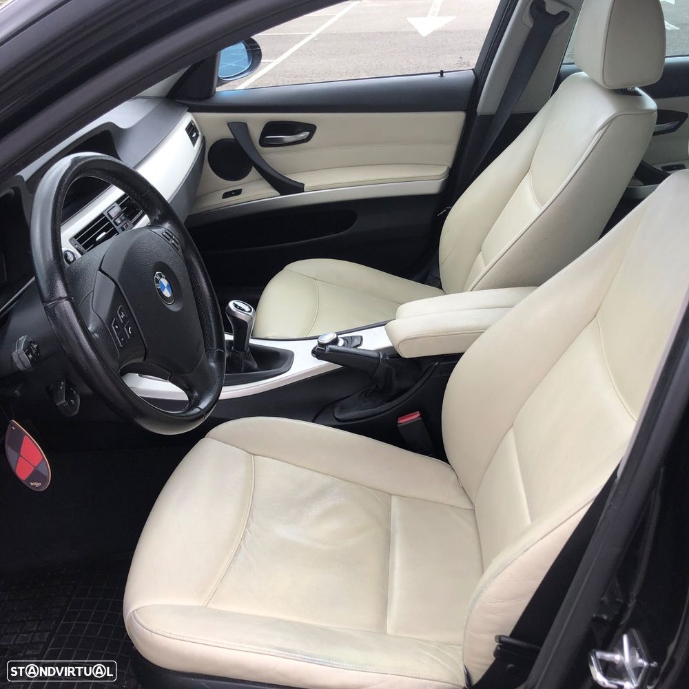 BMW 320 d Navigation Sport - 8