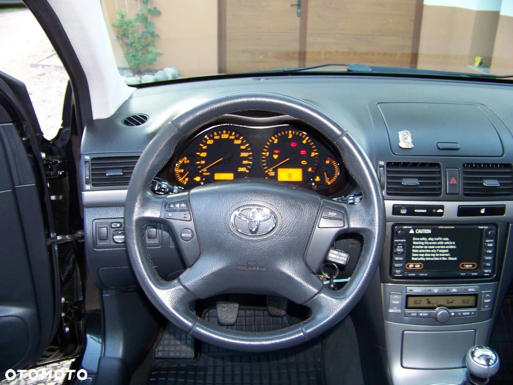 Toyota Avensis 2.0 D-4D - 19