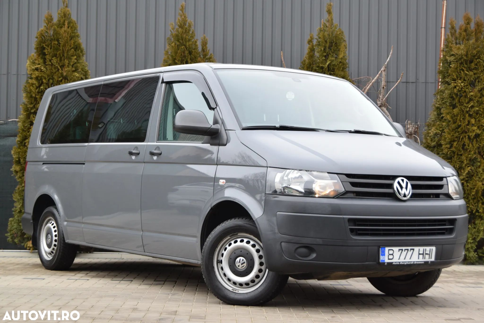 Volkswagen Caravelle - 1