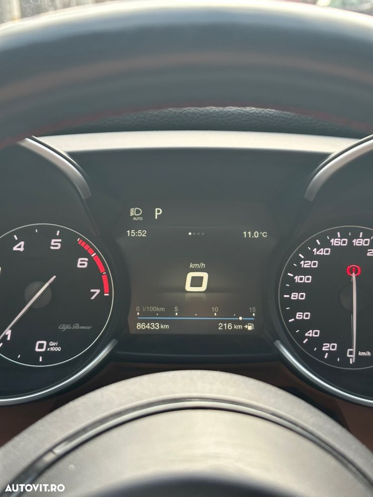Alfa Romeo Giulia 2.0 Turbo 16V AT8 Veloce - 18