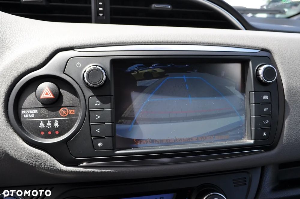 Toyota Yaris Hybrid 100 Selection Platinum - 33
