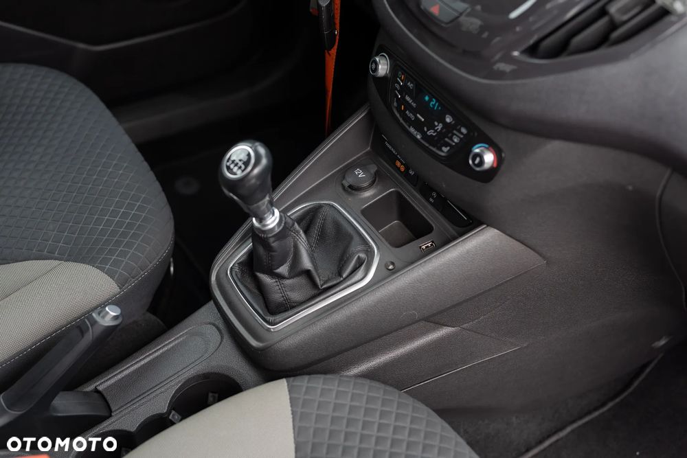 Ford Tourneo Courier - 28