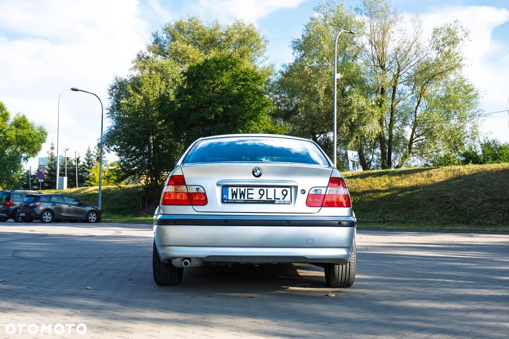 BMW Seria 3 318i - 4