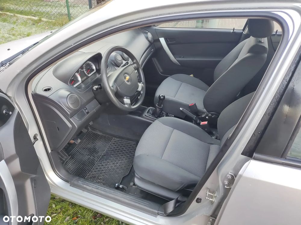 Chevrolet Aveo 1.2 16V Base / Classic - 4