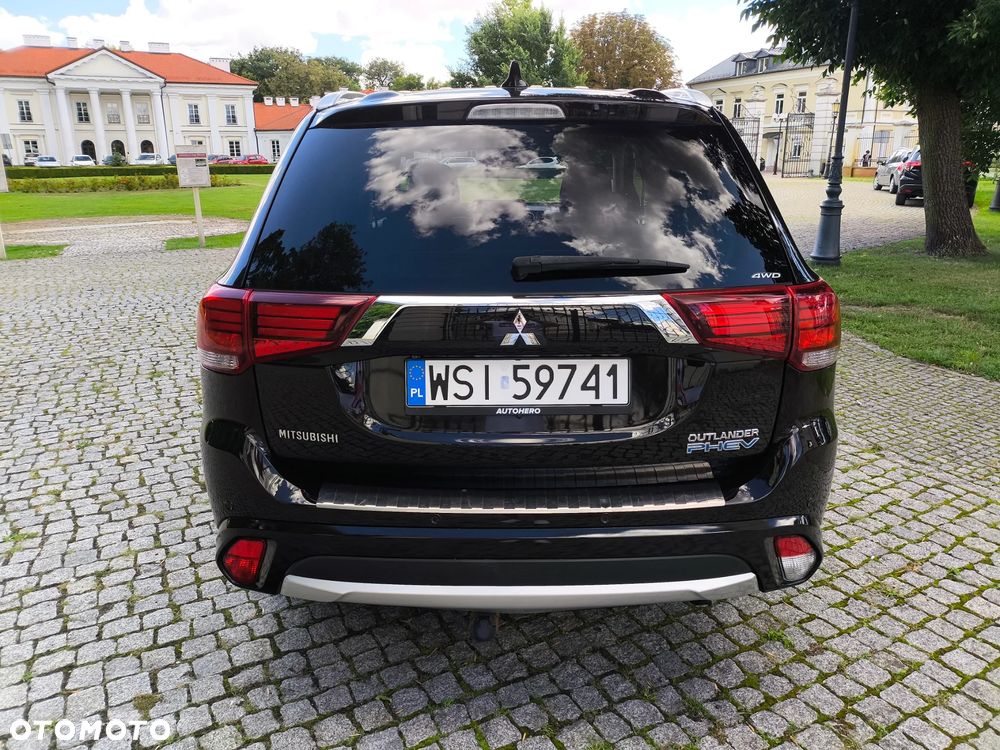 Mitsubishi Outlander 2.0 4WD Plus - 12