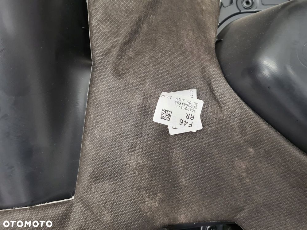 BMW F46 BOCZKI TAPICERKA DRZWI KOMPLET - 9
