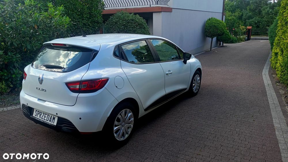 Renault Clio 1.2 16V 75 Life - 9