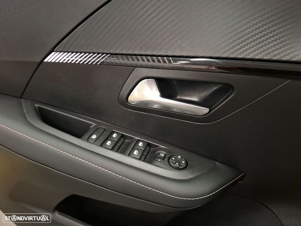 Peugeot 208 1.2 Hybrid Allure e-DCS6 - 22