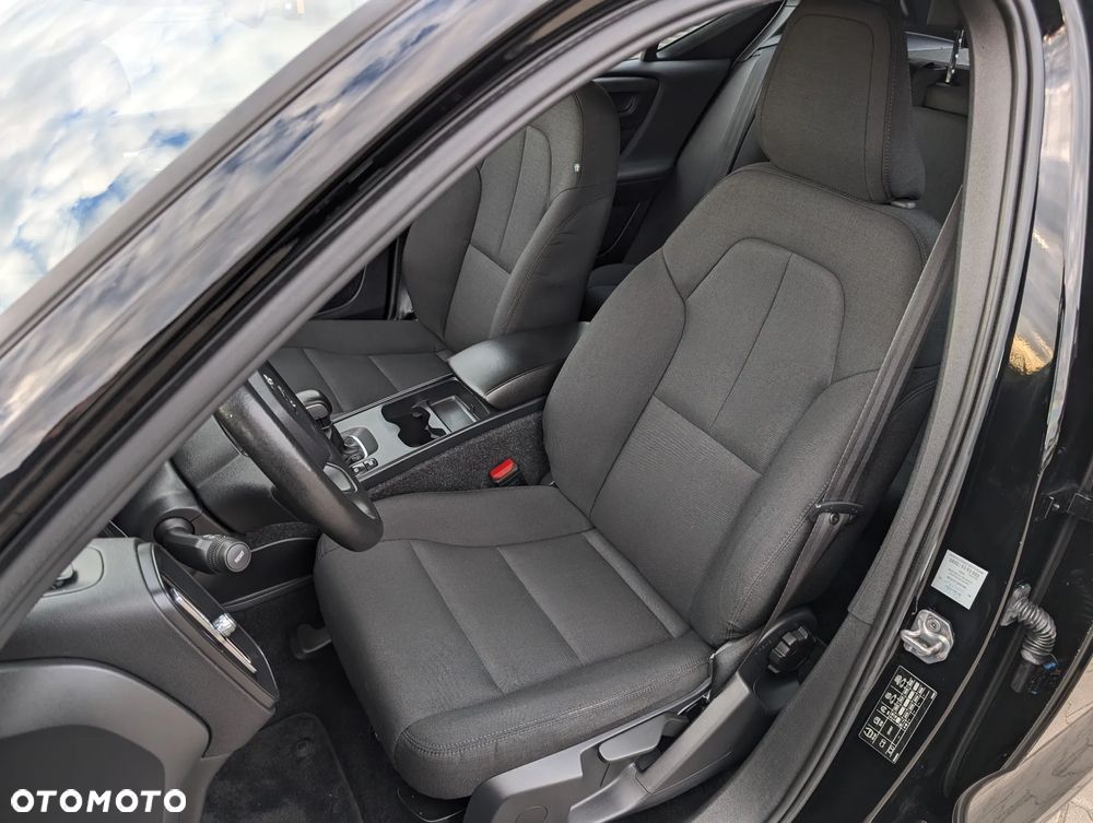 Volvo XC 40 T3 Momentum - 32