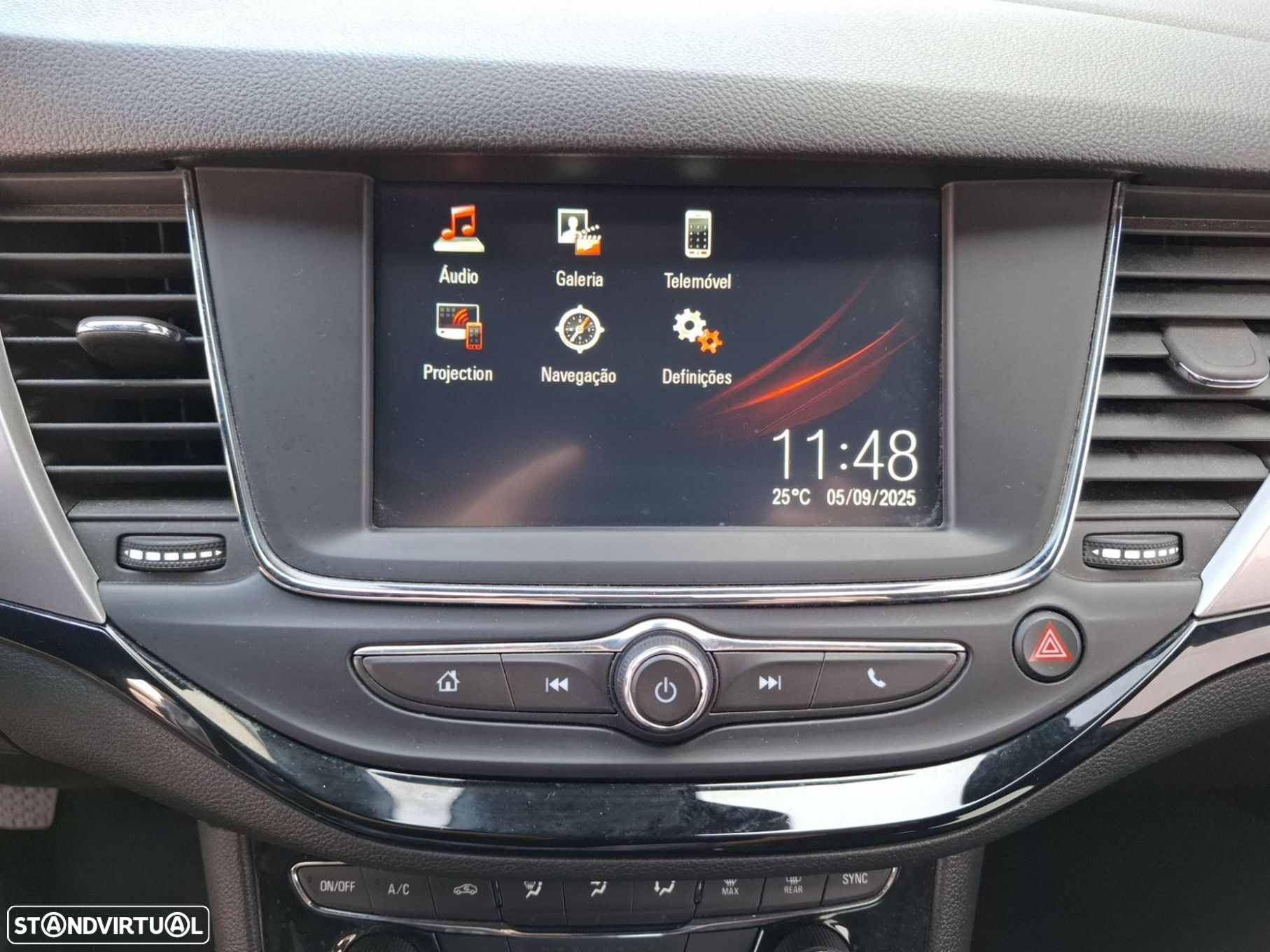 Opel Astra 1.2 T Design & Tech S/S - 23