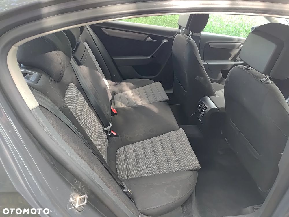 Volkswagen Passat 2.0 TDI Comfortline DSG - 16