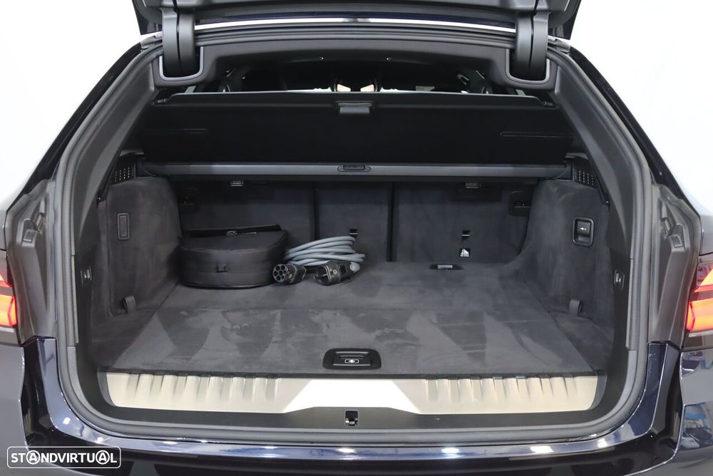 BMW 530 e Pack Desportivo M - 10