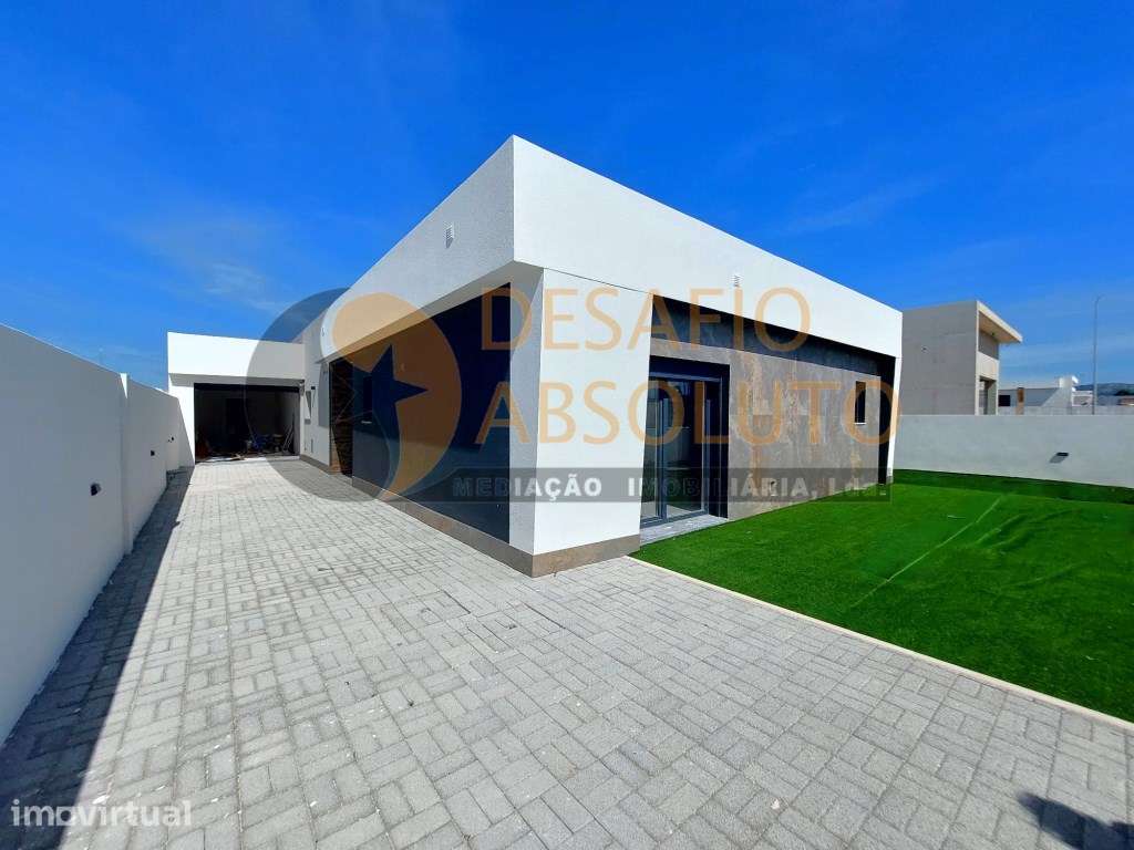Moradia Térrea T3 Nova com Piscina e Garagem - Azeitão - Grande imagem: 2/26