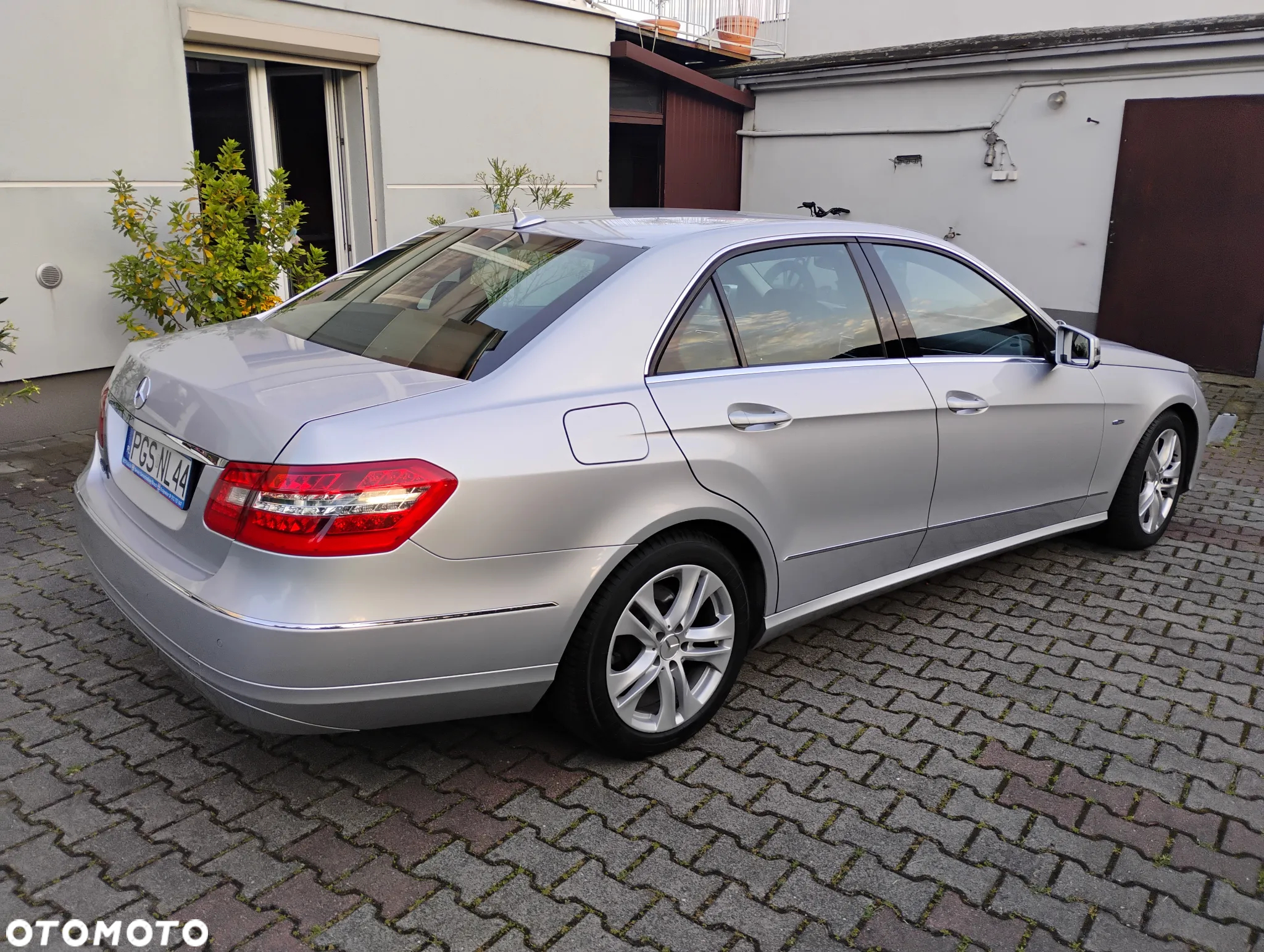 Mercedes-Benz Klasa E 200 CGI BlueEFFICIENCY Automatik Avantgarde - 6