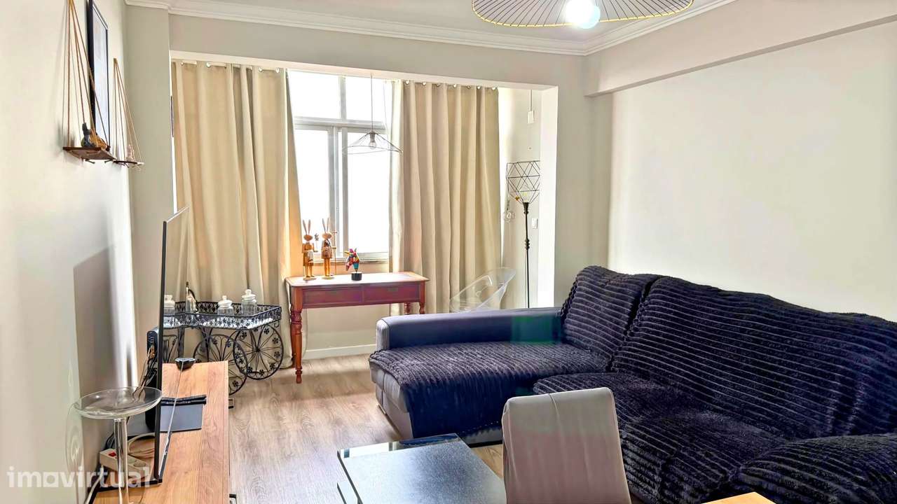 Refúgio Moderno a Passos da Baía do Seixal – T2 Arrentela Renovado e A - Grande imagem: 3/16