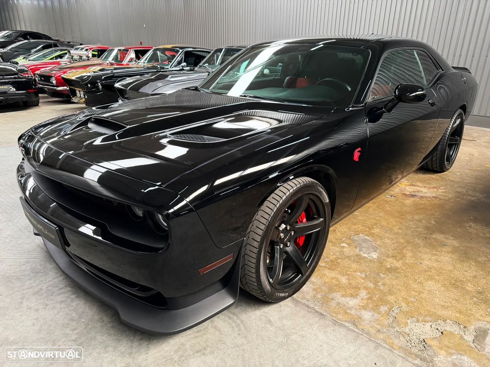 Dodge Challenger Auto SRT Hellcat - 17