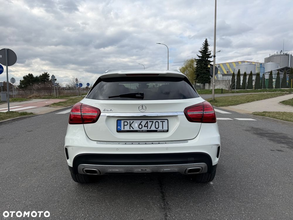 Mercedes-Benz GLA 180 7G-DCT UrbanStyle Edition - 12