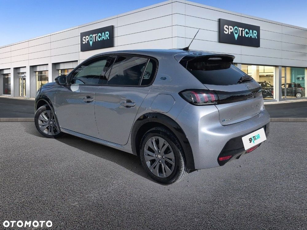 Peugeot 208 - 8
