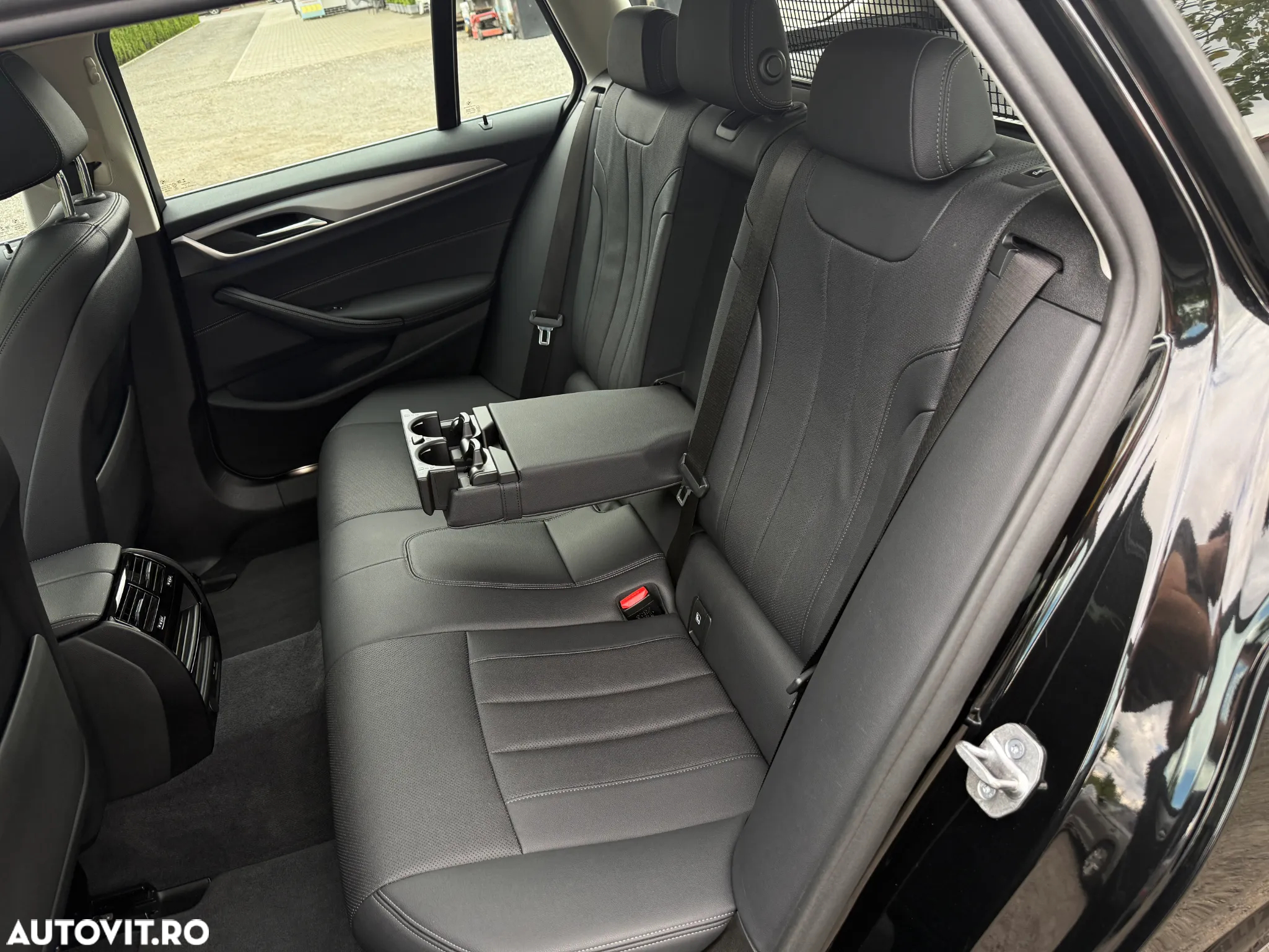 BMW Seria 5 530e xDrive Touring Aut. Luxury Line - 37