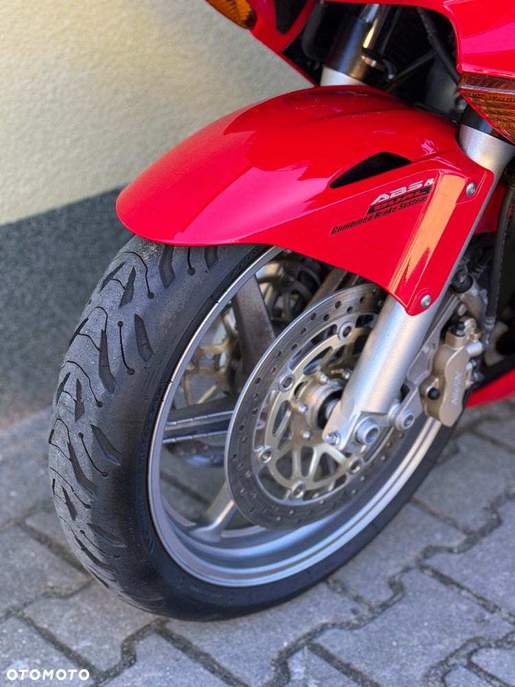Honda VFR - 28